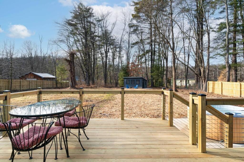 New Paltz Zen Wellness Cabin W/ Hot Tub מראה חיצוני תמונה